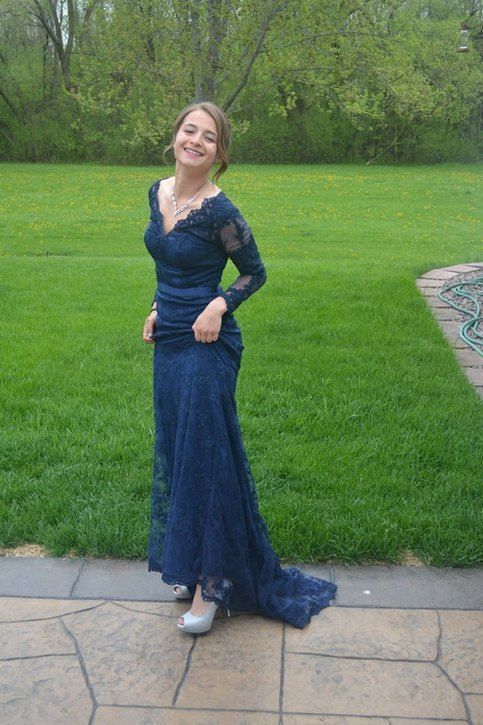 Navy Blue V-Neck Mermaid Applique Lace Prom Dress    cg19251