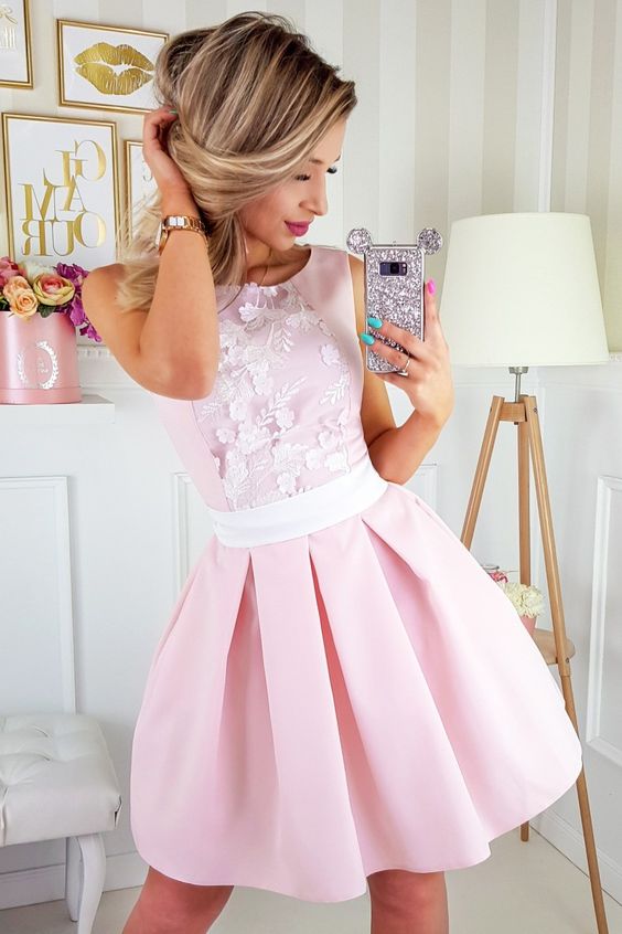 A-Line Round Neck Above-Knee Pink Homecoming Dress with Appliques Pockets cg4730